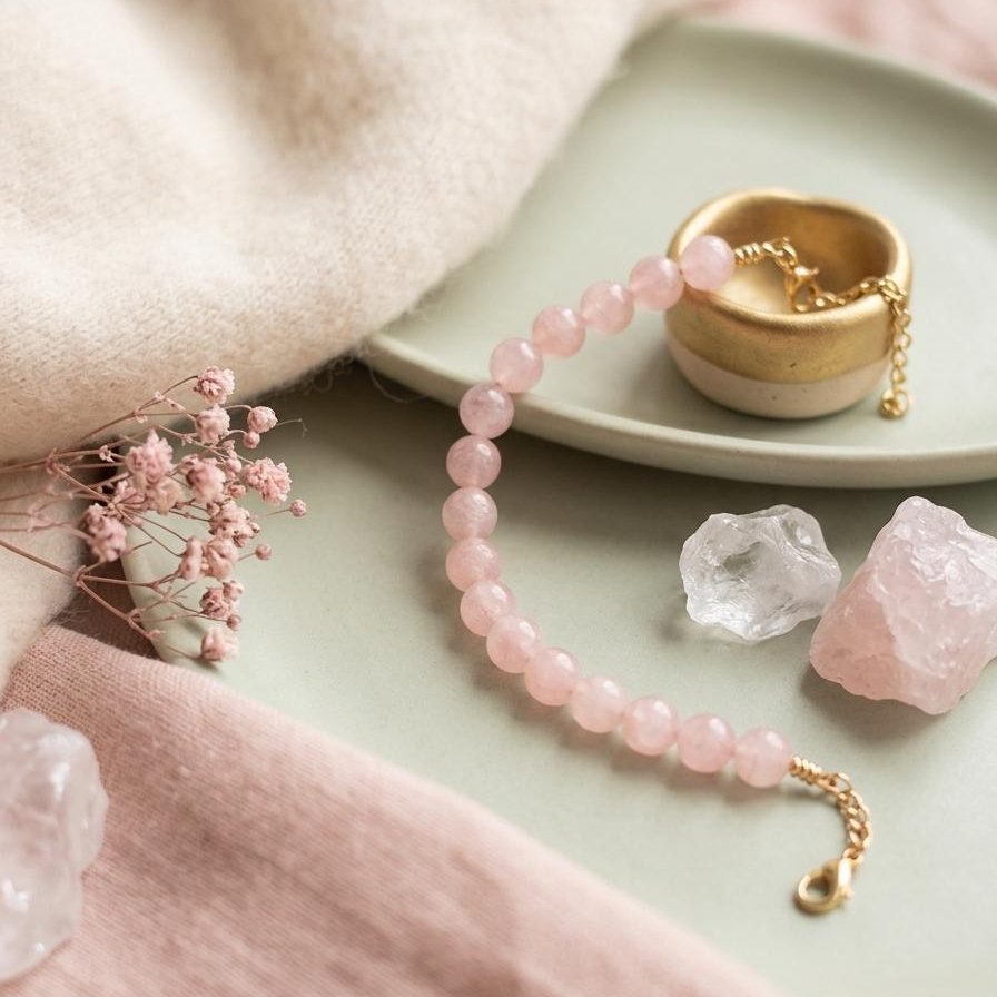 Bracelet de perles rondes en quartz rose avec fermoir doré